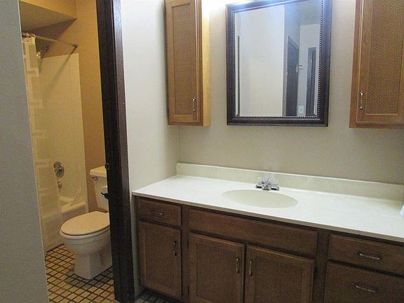 3rd image of 933 W Glen Park Ave APT 204
