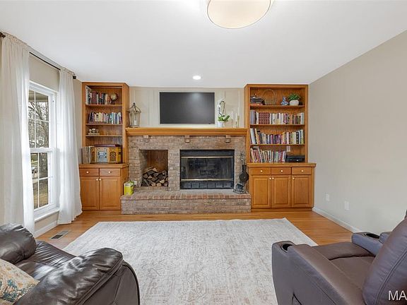 2nd image of 1956 Woodland Ct