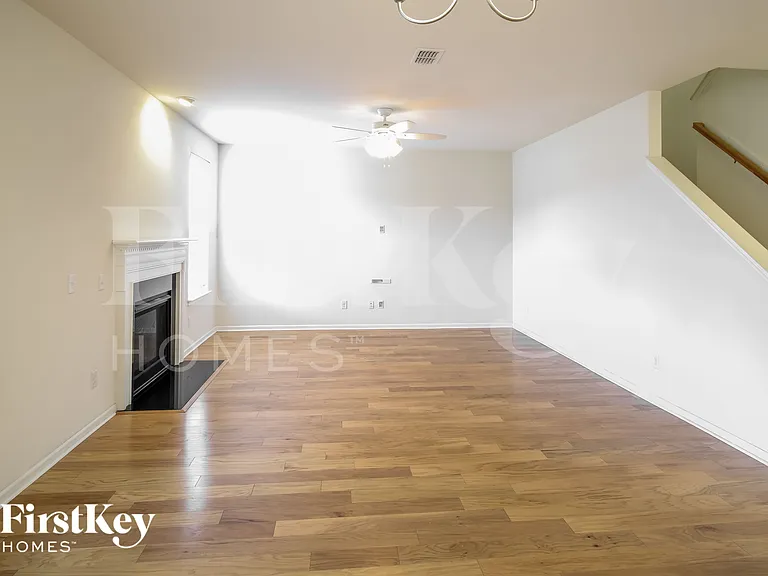 318 Beachgrass Ln — Photo 2