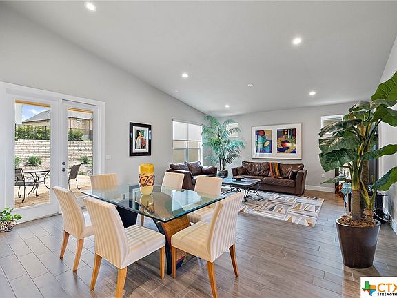 5th image of 221 Dashing Sycamore St