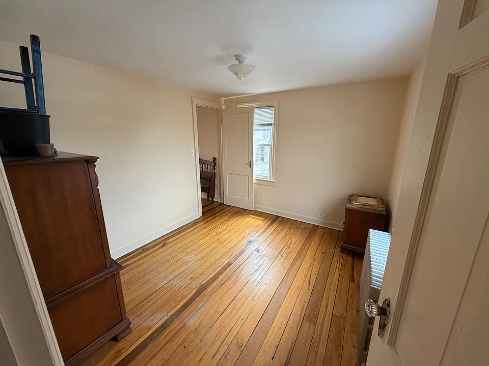 21 College St #3