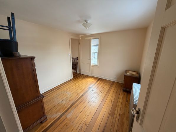 21 College St #3
