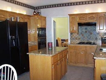 5th image of 327 Newbury Ln