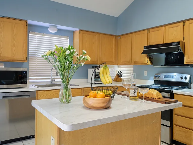 1317 N Palmsprings Dr — Photo 3