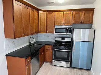 196 Nassau Avenue, #3F