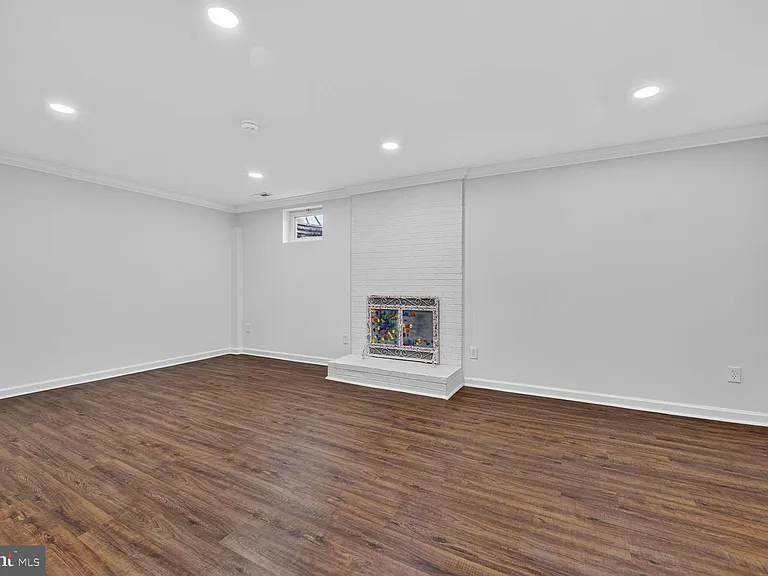 7426 Hallcrest Dr — Photo 27