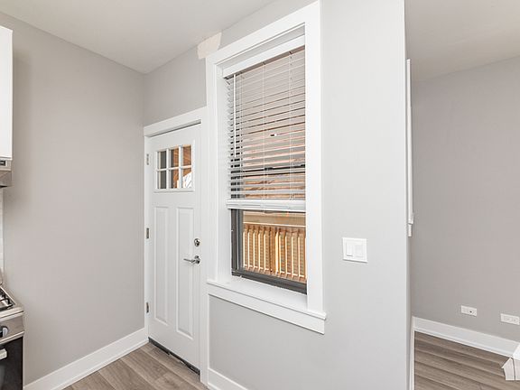 5th image of 3939 N Janssen Ave APT 1S