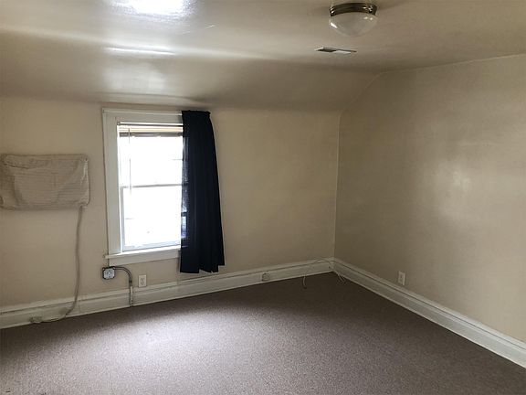 4th image of 607 N Poplar St APT 3