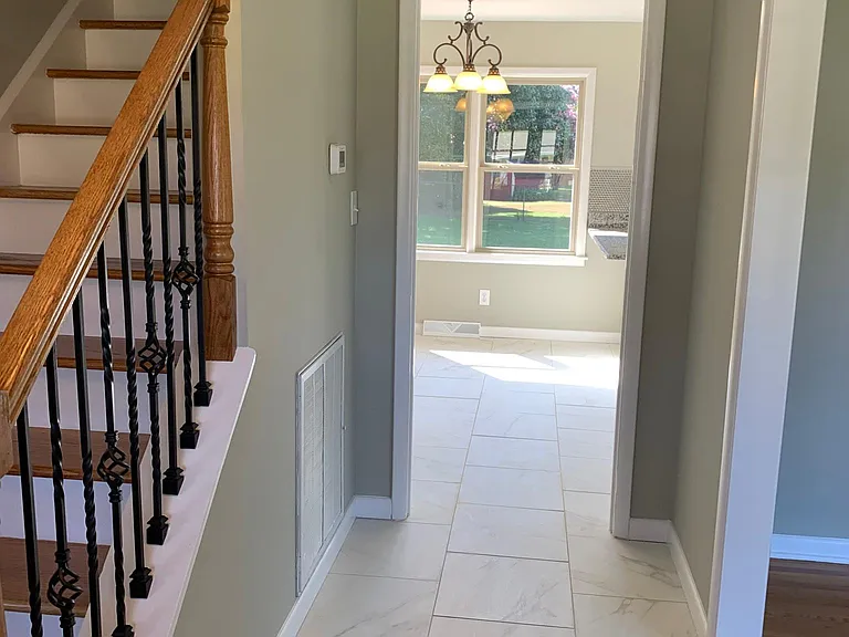 812 Farley Dr SE — Photo 8