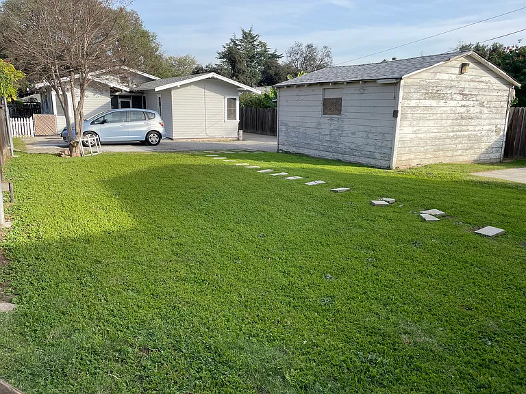 155 S Grand Oaks Ave — Photo 24