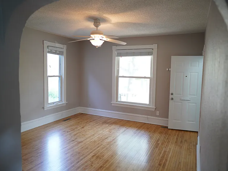 413 19th Ave NE #1 — Photo 3