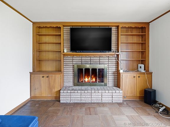 4th image of 1832 E 58th St