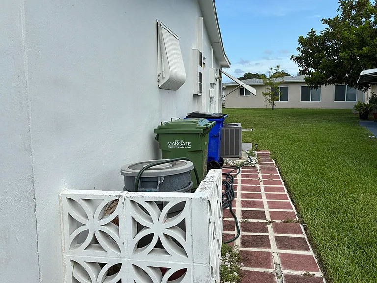 7470 NW 7th Pl — Photo 20