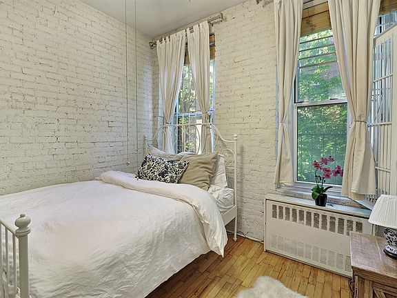 3rd image of 77 Perry St APT 1C