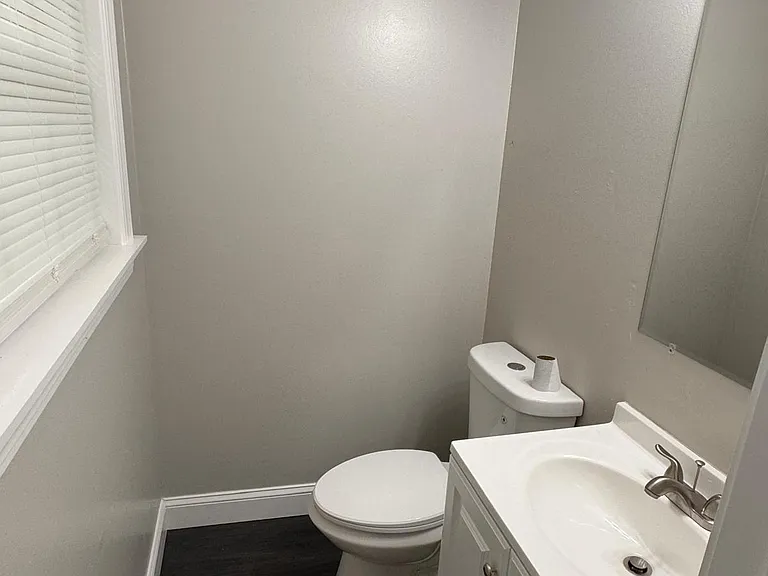 77 Charlotte Dr — Photo 3