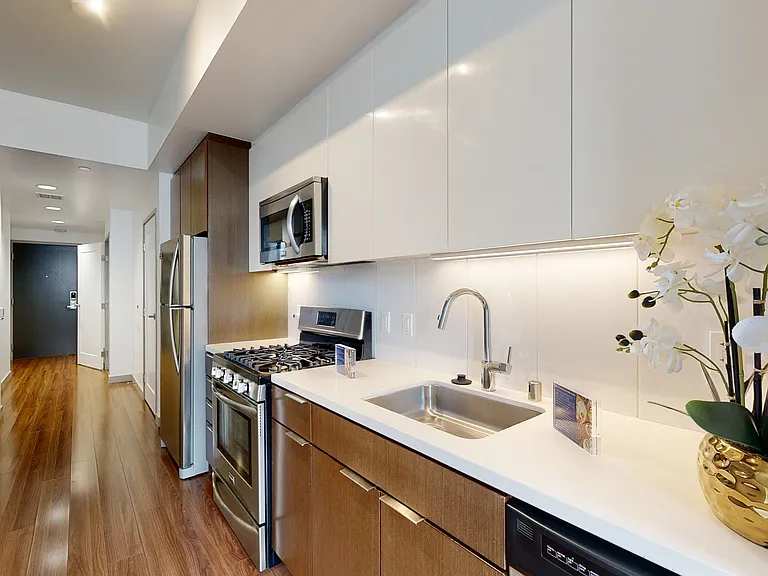 3033 Wilshire — Photo 44