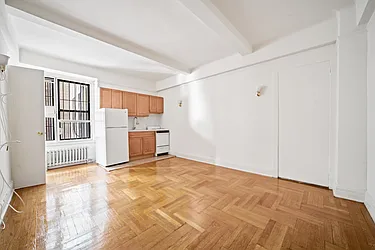 201 East 35th Street, #1E
