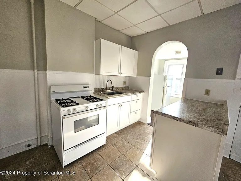 2122 N Main Ave — Photo 4