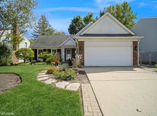 3 Greenvale Rd, Vernon Hills, IL 60061