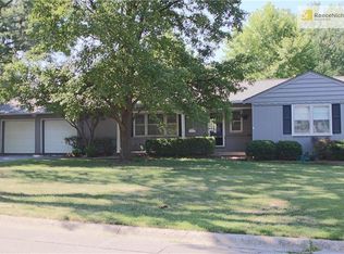 1009 W 96th Ter, Kansas City, MO 64114