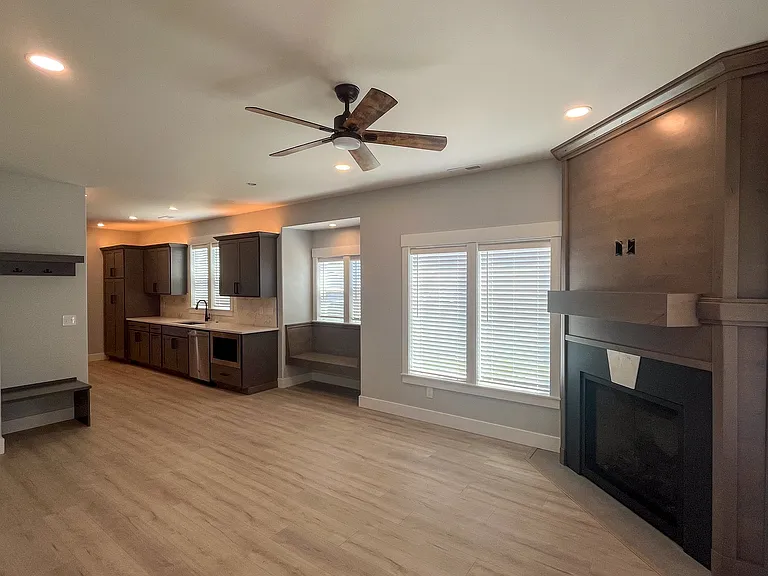 1204 W Dairy Farm Ln — Photo 4