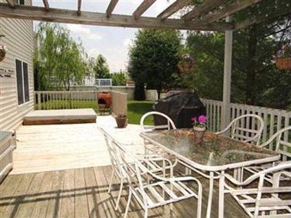 4th image of 1275 Waterbury Dr