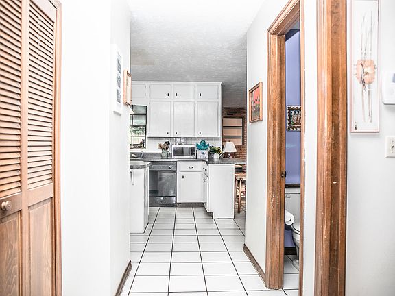 2nd image of 2050 SE 32nd Ln