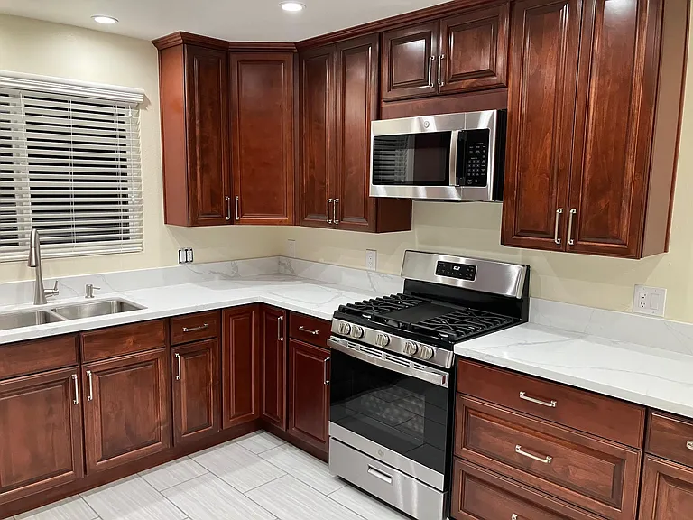 334 Crocker Ave — Photo 5