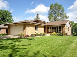 696 Madelyn Dr, Des Plaines, IL