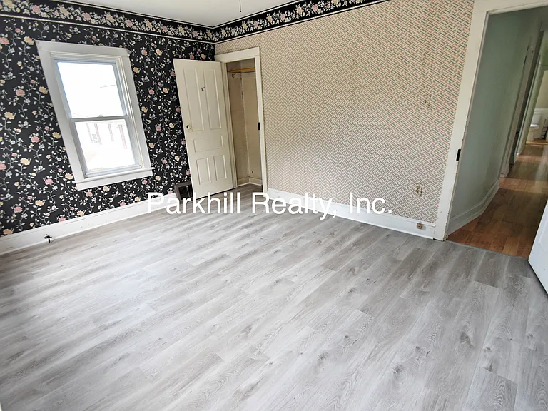 824 William St — Photo 12