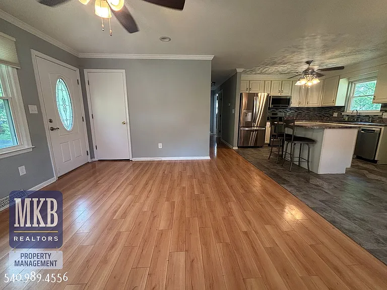 4706 Casper Dr NE — Photo 4