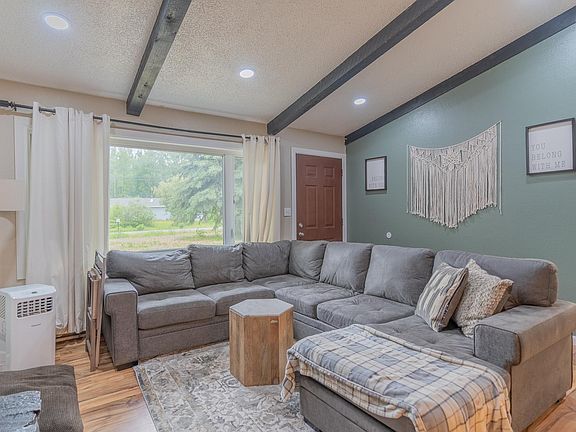 4th image of 1092 Glenn St