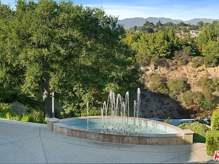 8 Beverly Ridge Ter — Photo 40