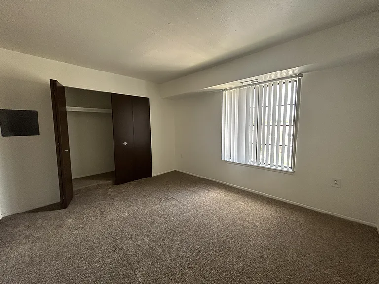 Windsor Place Apartments — Photo 108