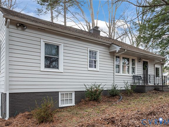 3rd image of 131 N Spruce Ave