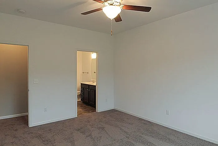 1029 Manitou Trl — Photo 5