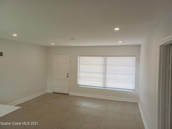 4th image of 1580 Golfview Dr