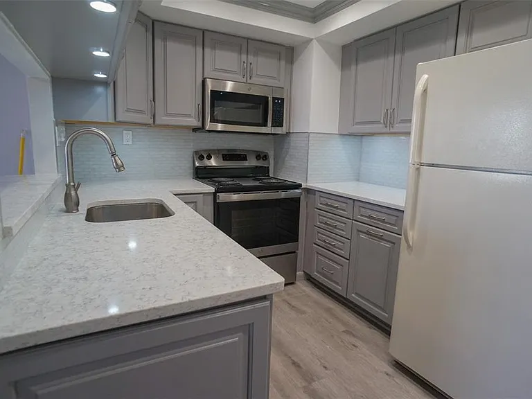400 Island Way #308 — Photo 4
