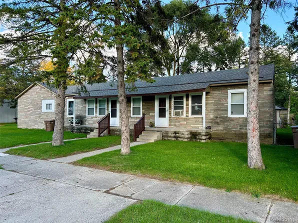 1374 Stanley Ave, Pontiac, MI 48340