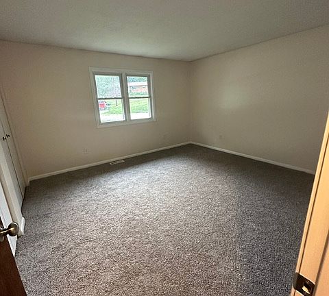 3rd image of 7232 Huck Cir NW