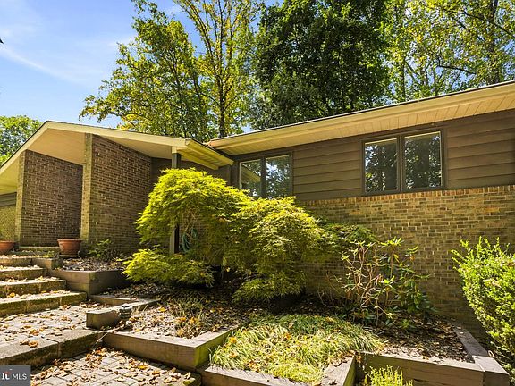 3rd image of 5 Glencliffe Cir