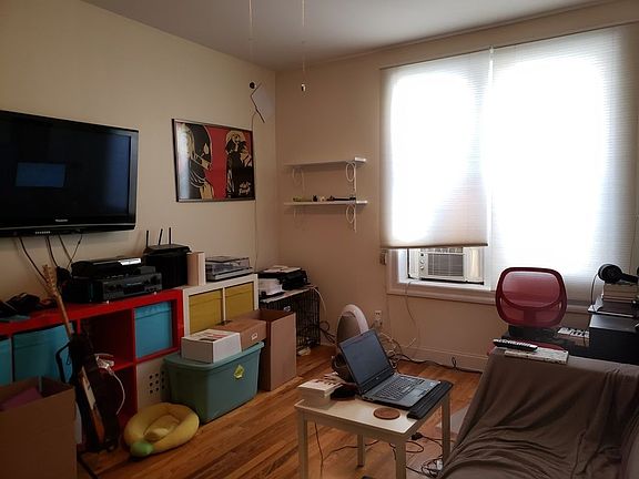 3rd image of 914 42nd St #A5