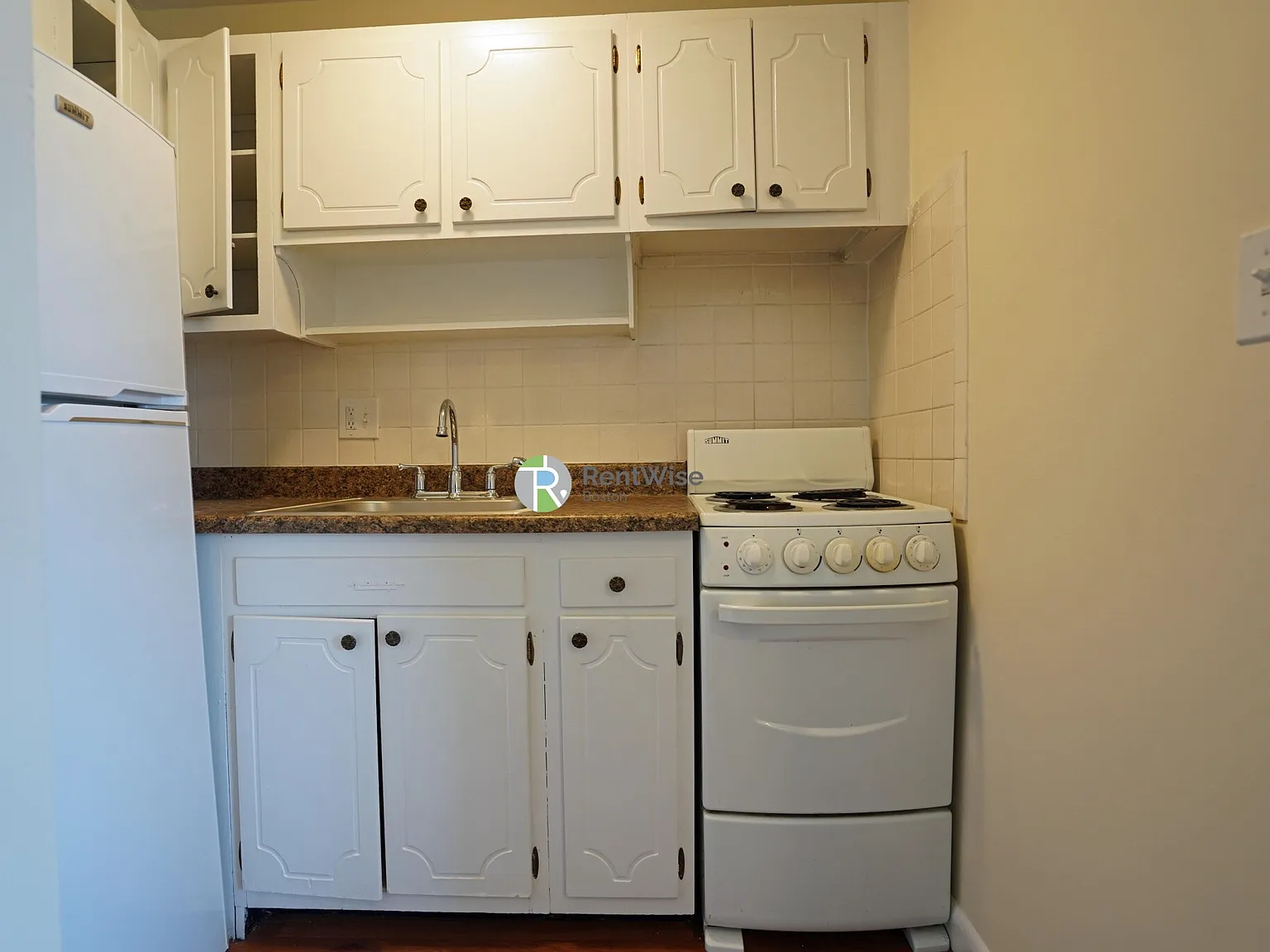 1 bed, 9999 sqft, $2,500 — Photo 3