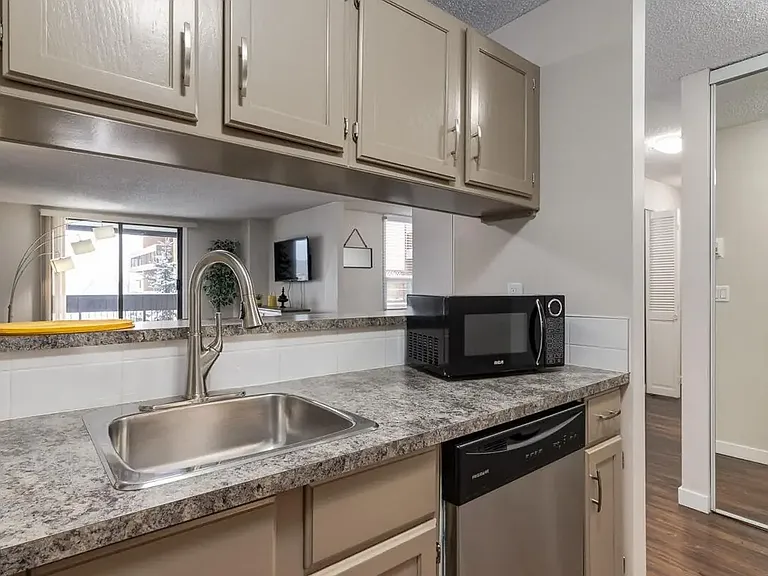 9600 Southland Cir SW — Photo 1