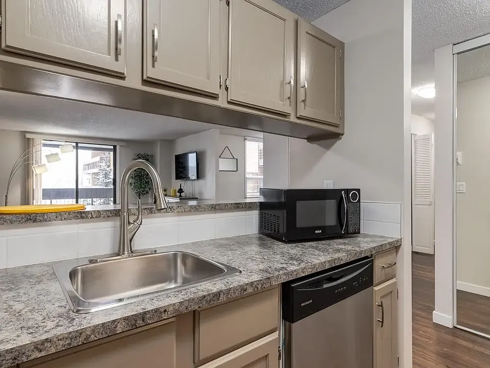 9600 Southland Cir SW