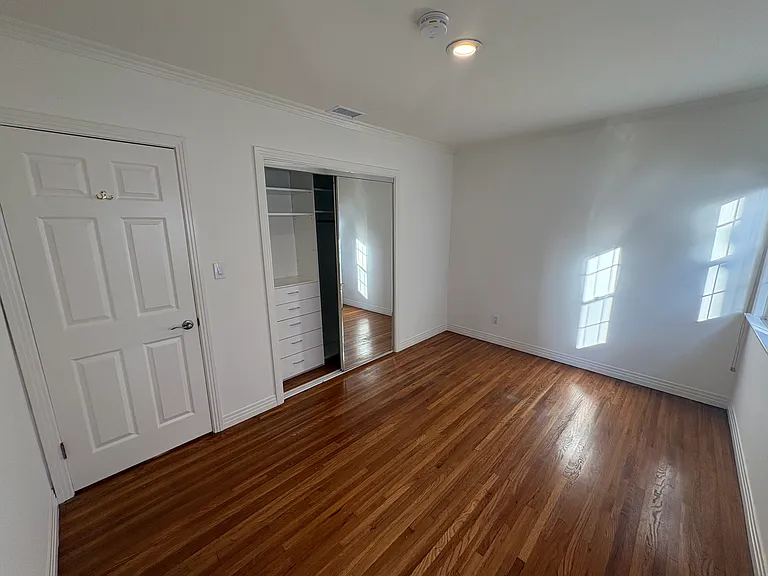 12606 Bonaparte Ave — Photo 4