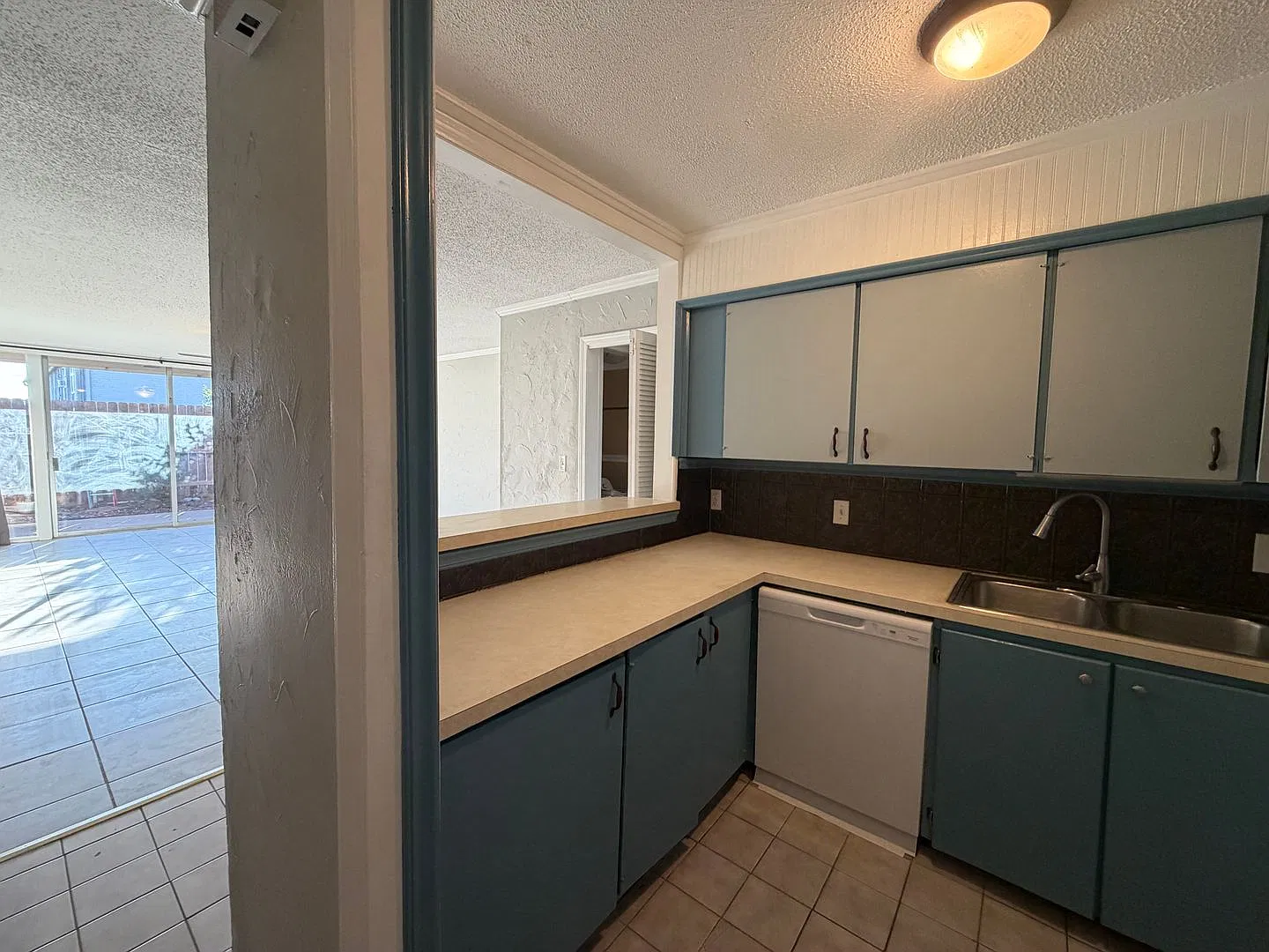 2 Bedroom Apartment With Jack & Jill Bathrooms — Photo 3