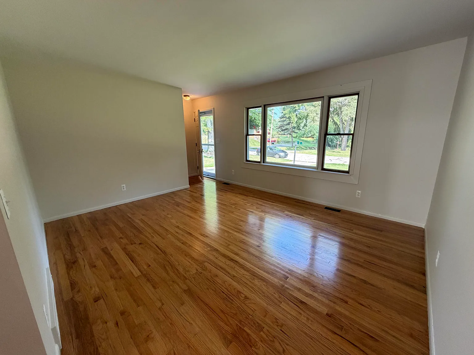 3 bed, 1.5 bath, 1248 sqft, $2,700 — Photo 4