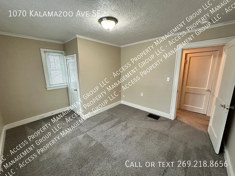 1070 Kalamazoo Ave SE — Photo 18