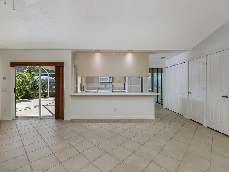 1560 SW Waterfall Blvd — Photo 8